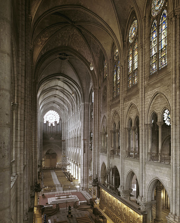 La cattedrale di Notre-Dame a Parigi (XII-XIV secolo): la navata centrale